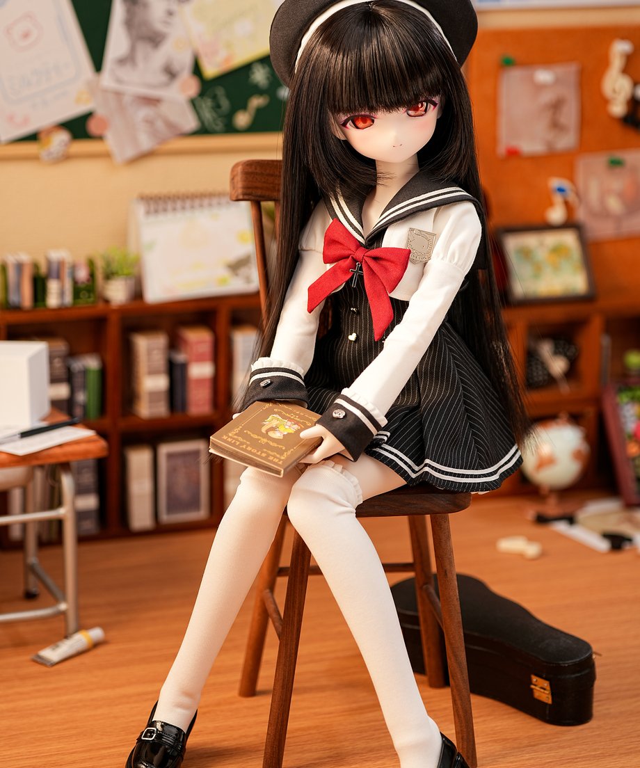 狐狐学園 文学科少女 黒髪と赤い瞳