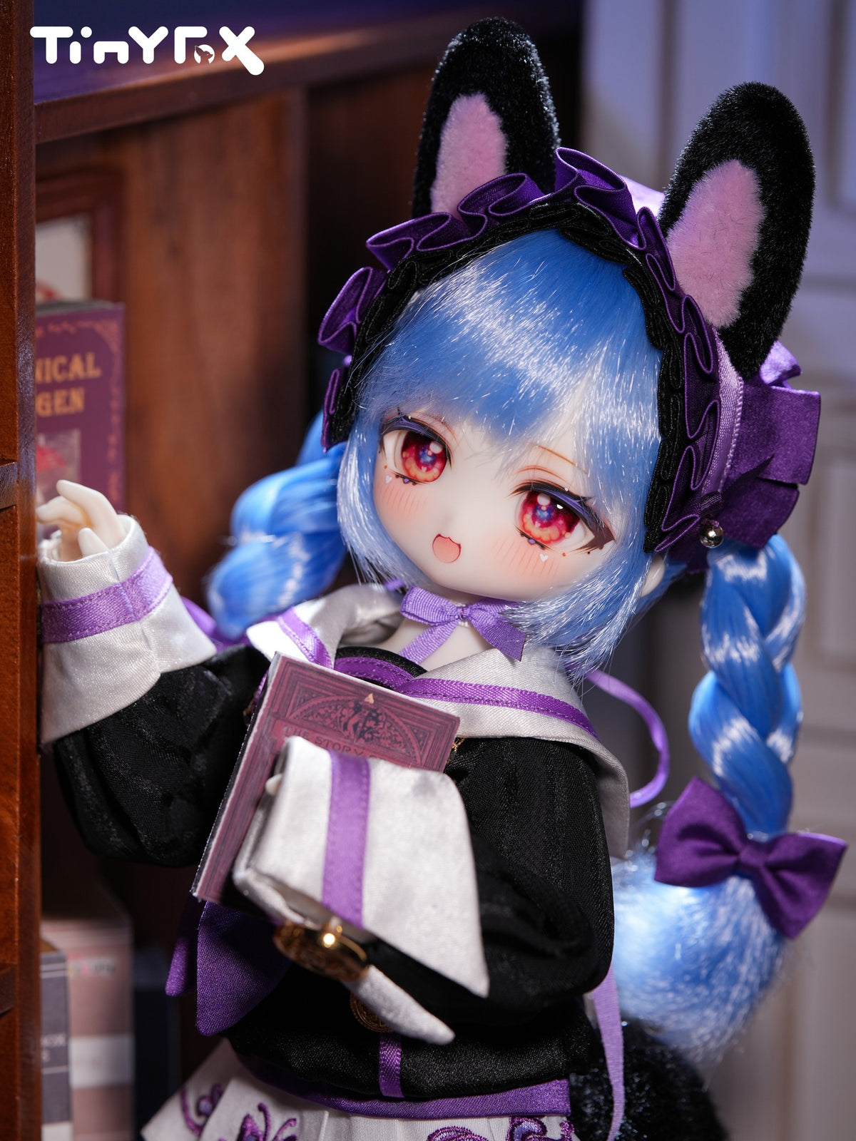 TinyFox 禁忌書庫 ヴァイオレット 本を持った表情